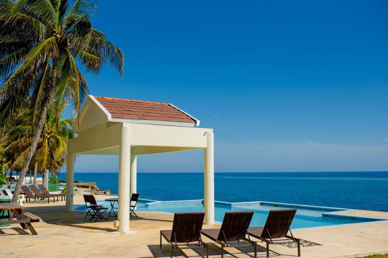 Whispering Seas Oceanfront Suite Ocho Rios Eksteriør billede