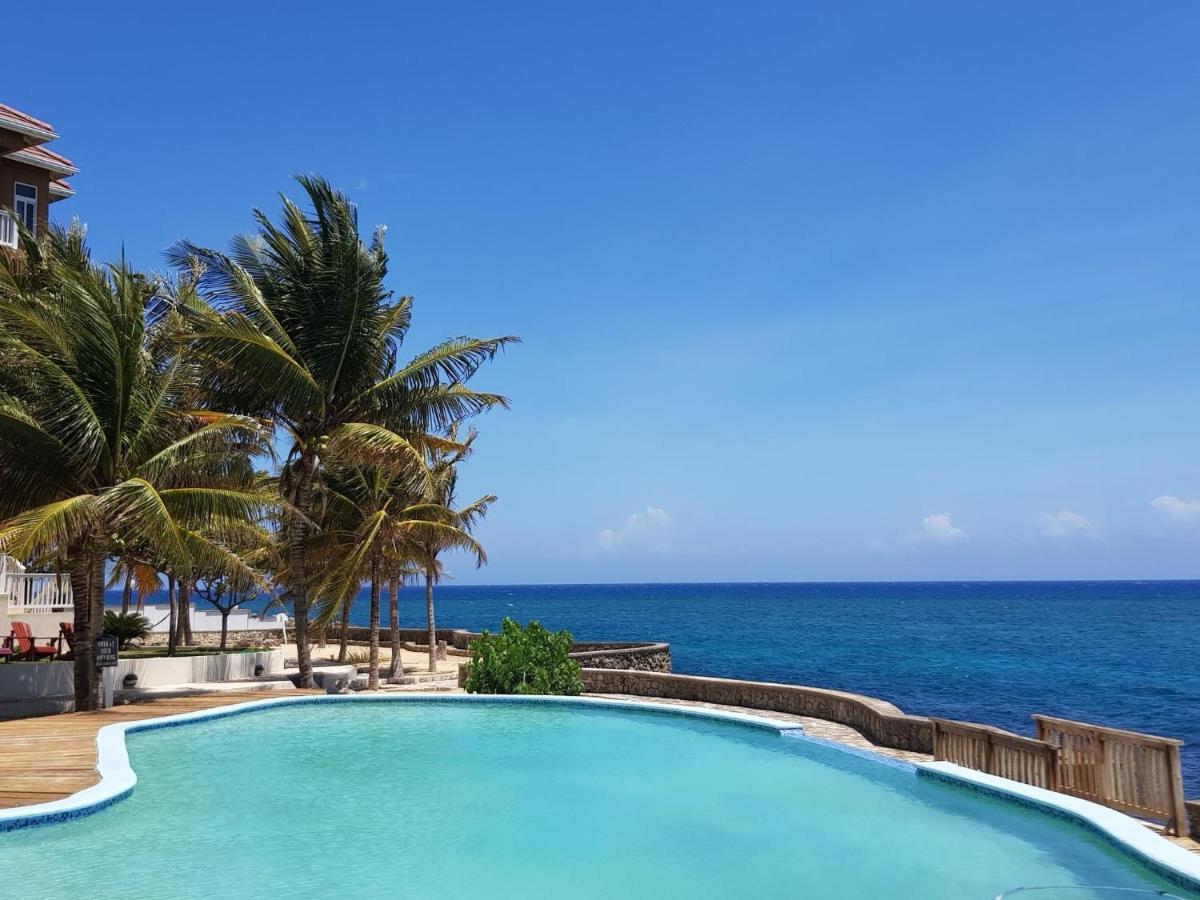 Whispering Seas Oceanfront Suite Ocho Rios Eksteriør billede