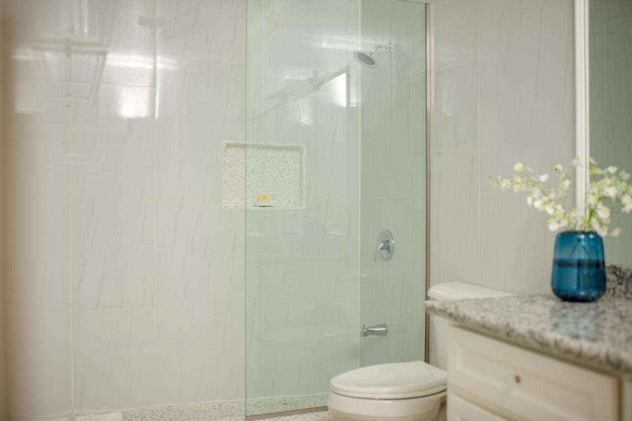 Whispering Seas Oceanfront Suite Ocho Rios Eksteriør billede