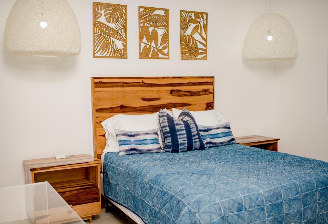 Whispering Seas Oceanfront Suite Ocho Rios Eksteriør billede